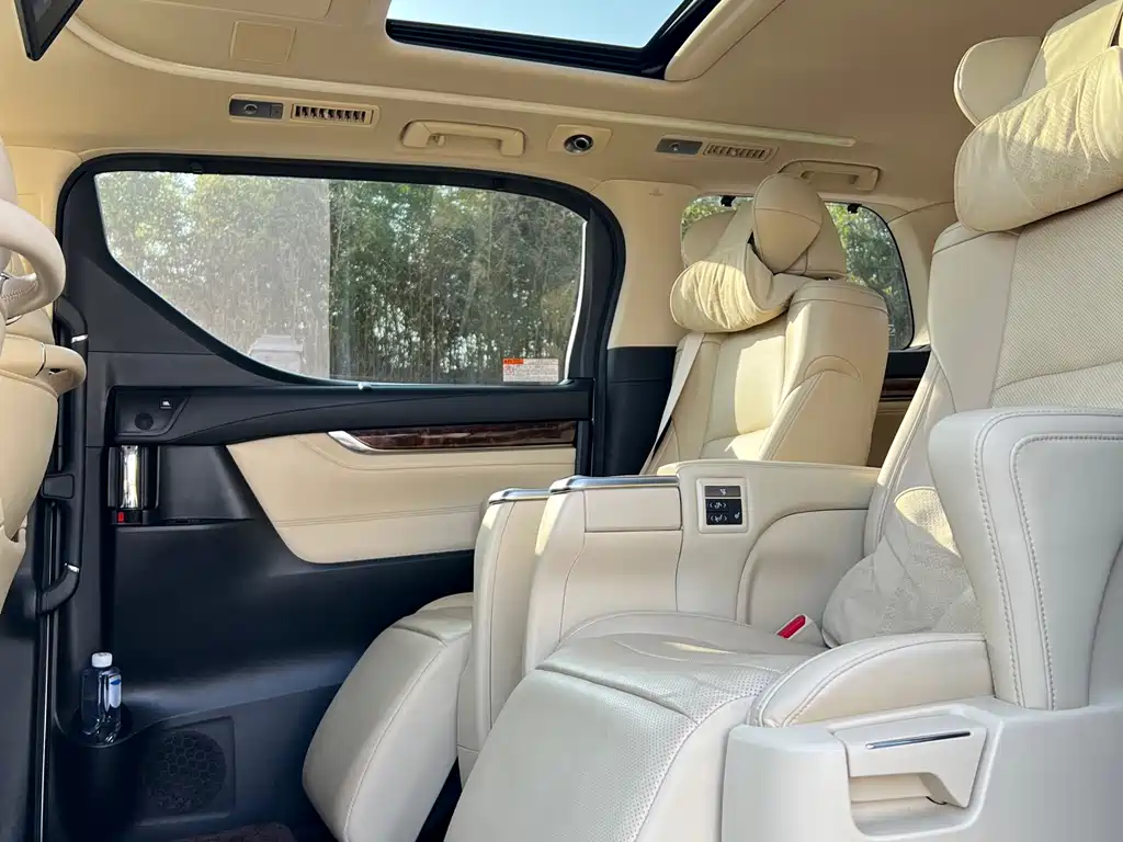 Toyota Alphard 2021 Model Hybrid 2.5L Luxury Version 2022 - thumbnail 8