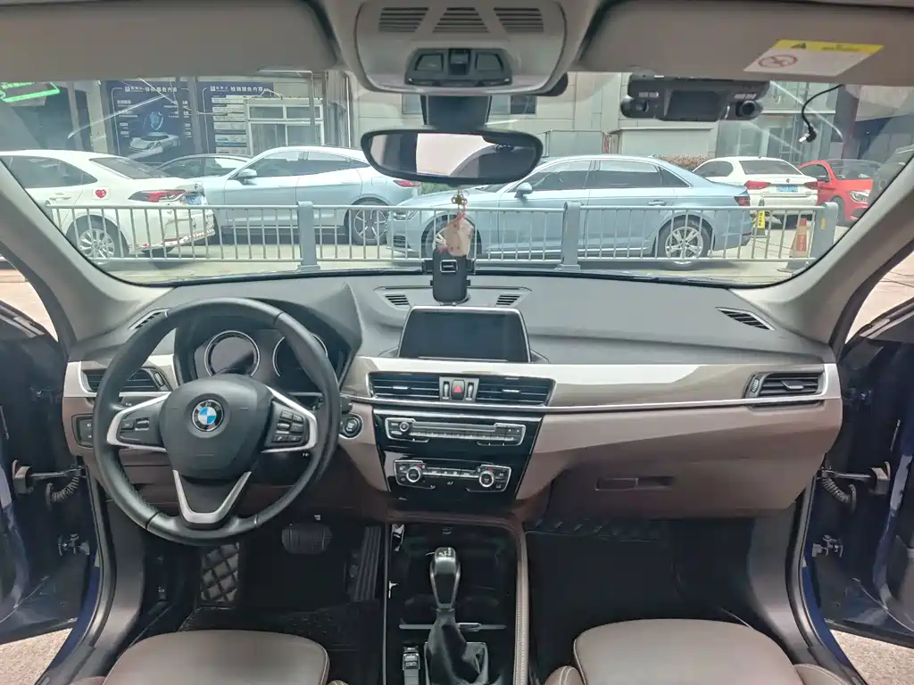 BMW BMW X1 2019 sDrive18Li Premium Model 2019 - thumbnail 8