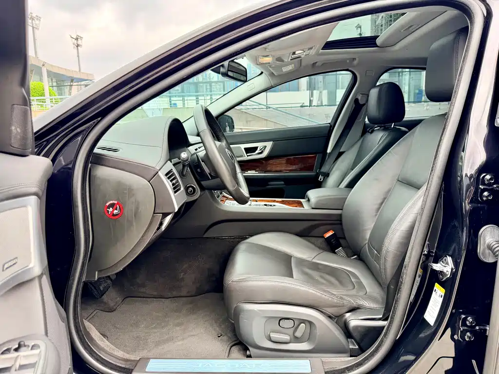 Jaguar Jaguar XF 2015 XF 2.0T Luxury Edition 2014 - thumbnail 7