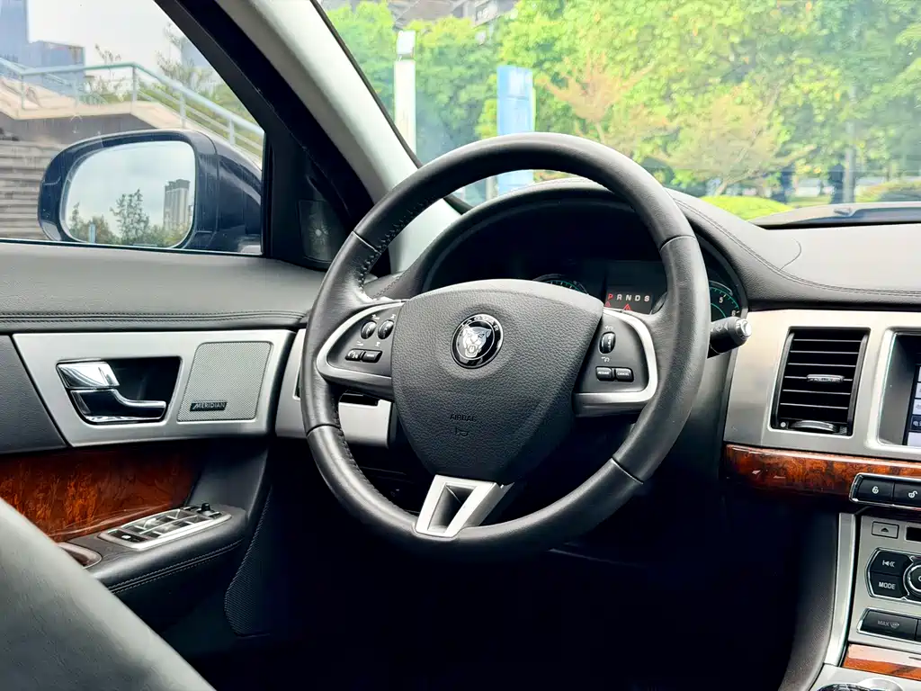 Jaguar Jaguar XF 2015 XF 2.0T Luxury Edition 2014 - thumbnail 10