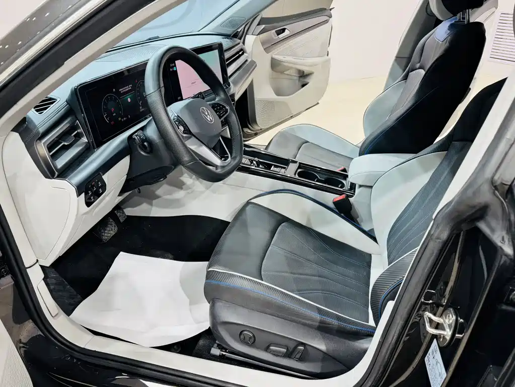 Volkswagen Lamando 2022 Lamando L 280TSI DSG Cool Spice Edition 2022 - thumbnail 4