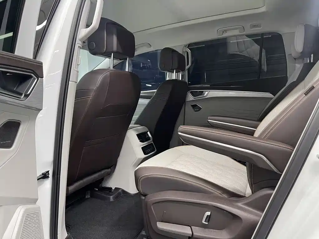 Volkswagen Landscape 2023 Facelift 380TSI AWD Flagship Victory Edition 6-seater 2023 - thumbnail 6