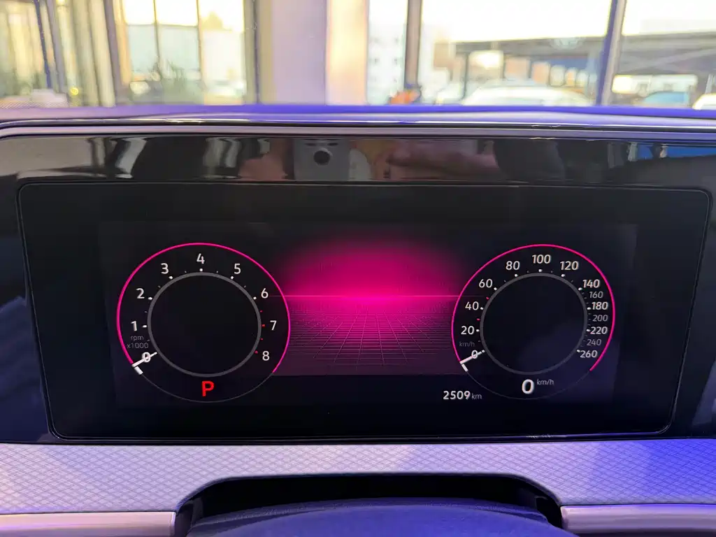 Volkswagen Lantu 2025 380TSI AWD R-Line Touring Zhongxiang Edition 2025 - thumbnail 11