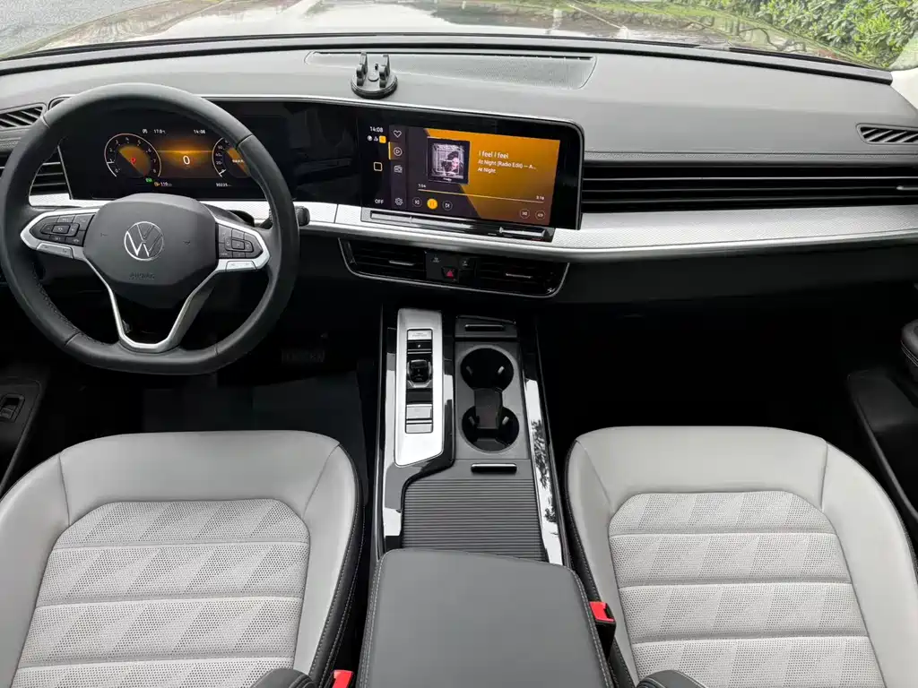Volkswagen Lantu 2023 330TSI Luxury Xunyi Edition 2023 - thumbnail 5