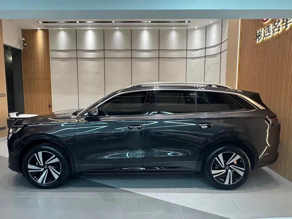 Volkswagen Lantu 2023 380TSI AWD R-Line Touring Edition 2023 - thumbnail 4