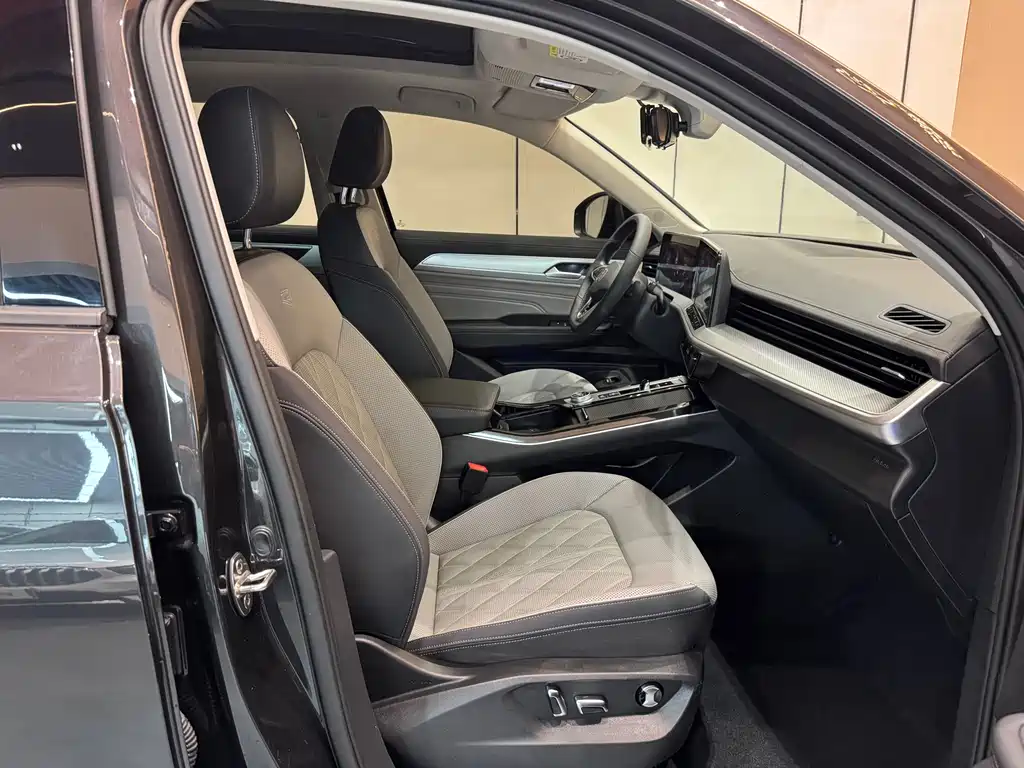 Volkswagen Lantu 2023 380TSI AWD R-Line Touring Edition 2023 - thumbnail 11