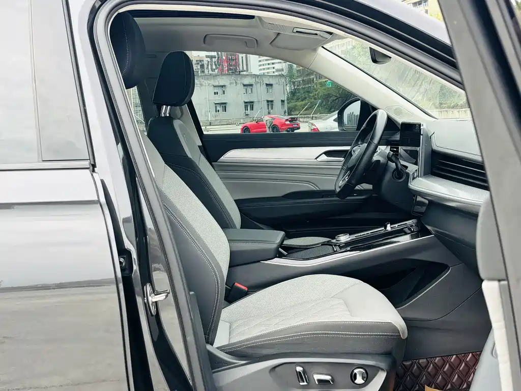 Volkswagen Lantu 2023 380TSI AWD R-Line Touring Edition 2023 - thumbnail 14