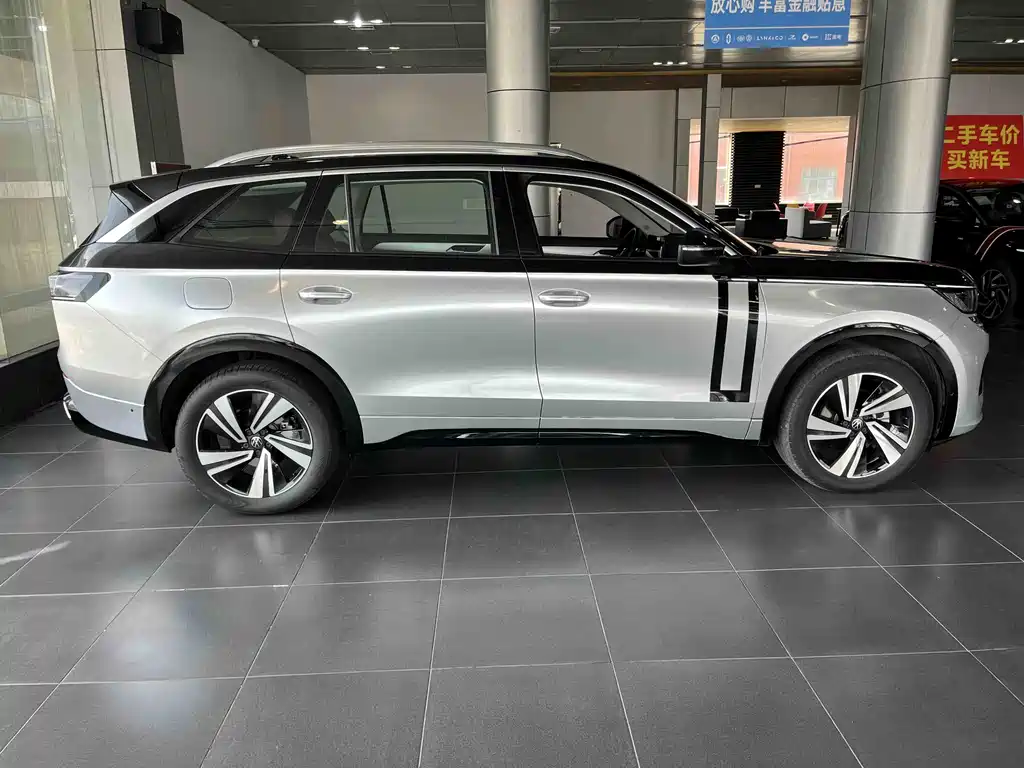 Volkswagen Lantu 2023 380TSI AWD R-Line Touring Edition 2023 - thumbnail 3