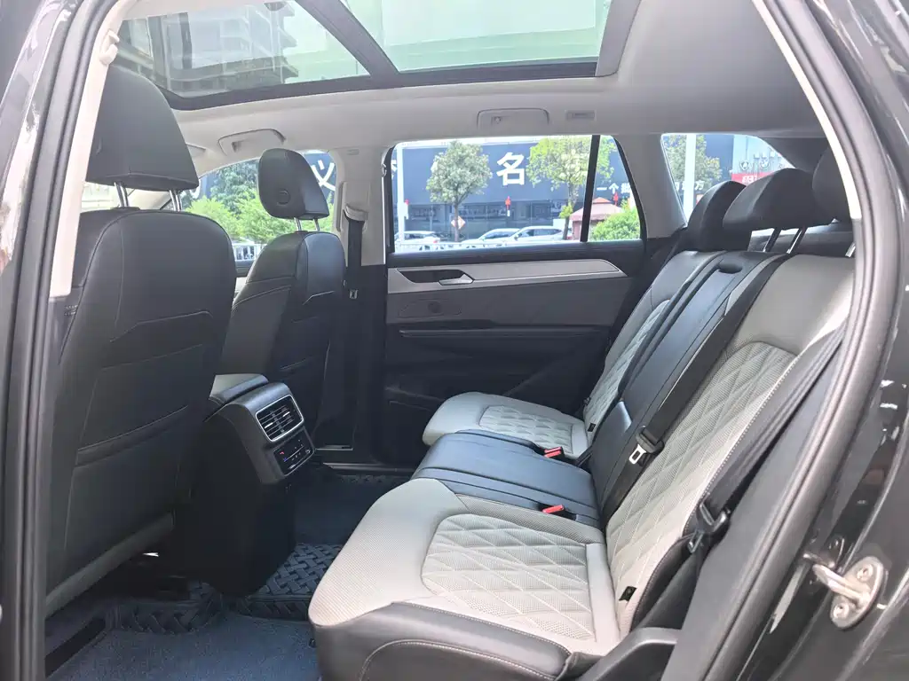 Volkswagen Lantu 2023 380TSI AWD R-Line Touring Edition 2023 - thumbnail 6
