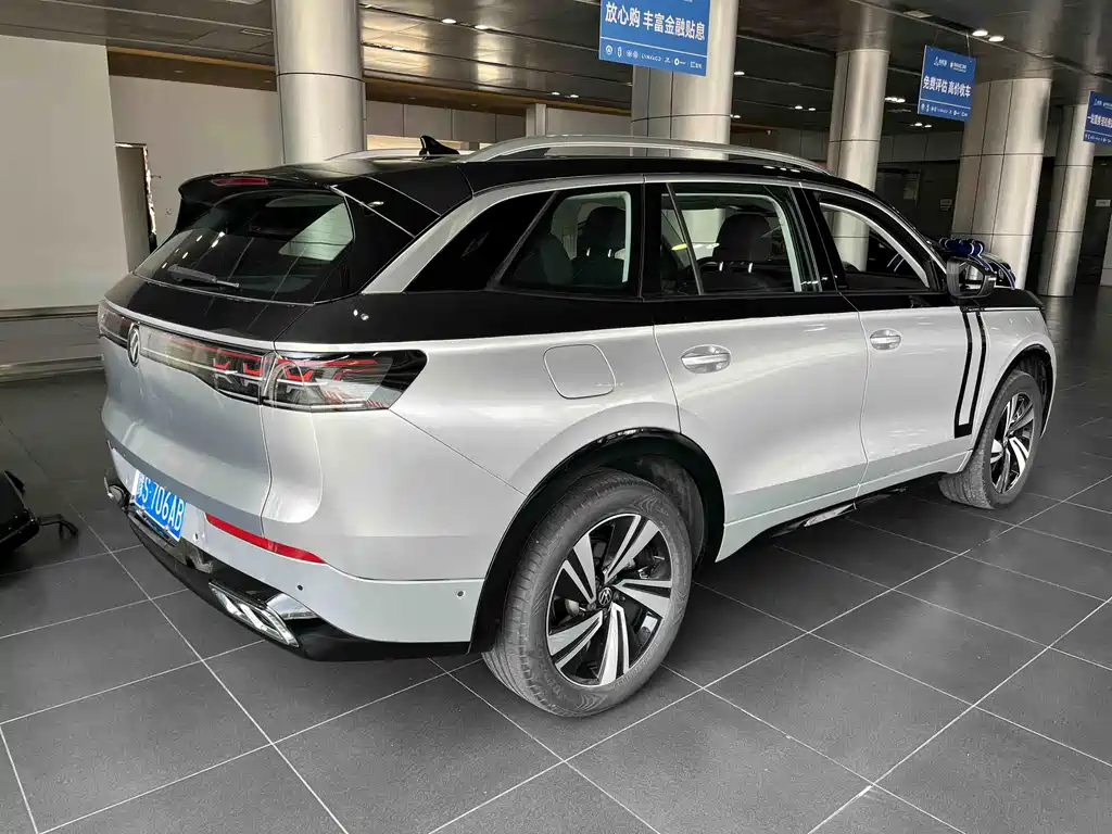Volkswagen Lantu 2023 380TSI AWD R-Line Touring Edition 2023 - thumbnail 4