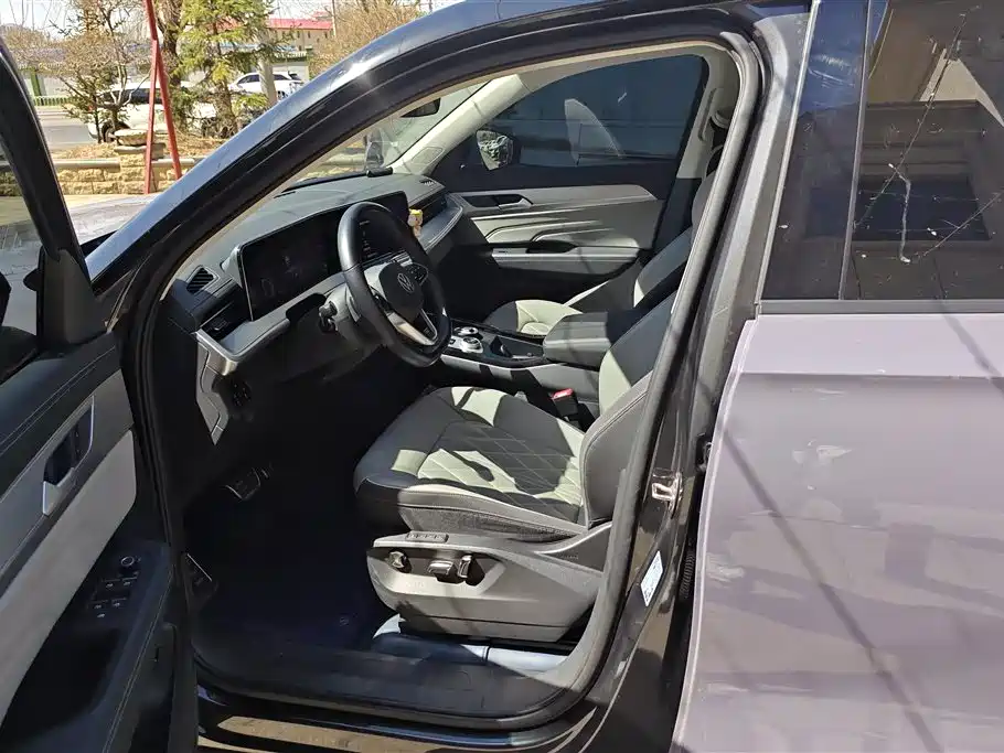 Volkswagen Lantu 2023 380TSI AWD R-Line Touring Edition 2023 - thumbnail 8
