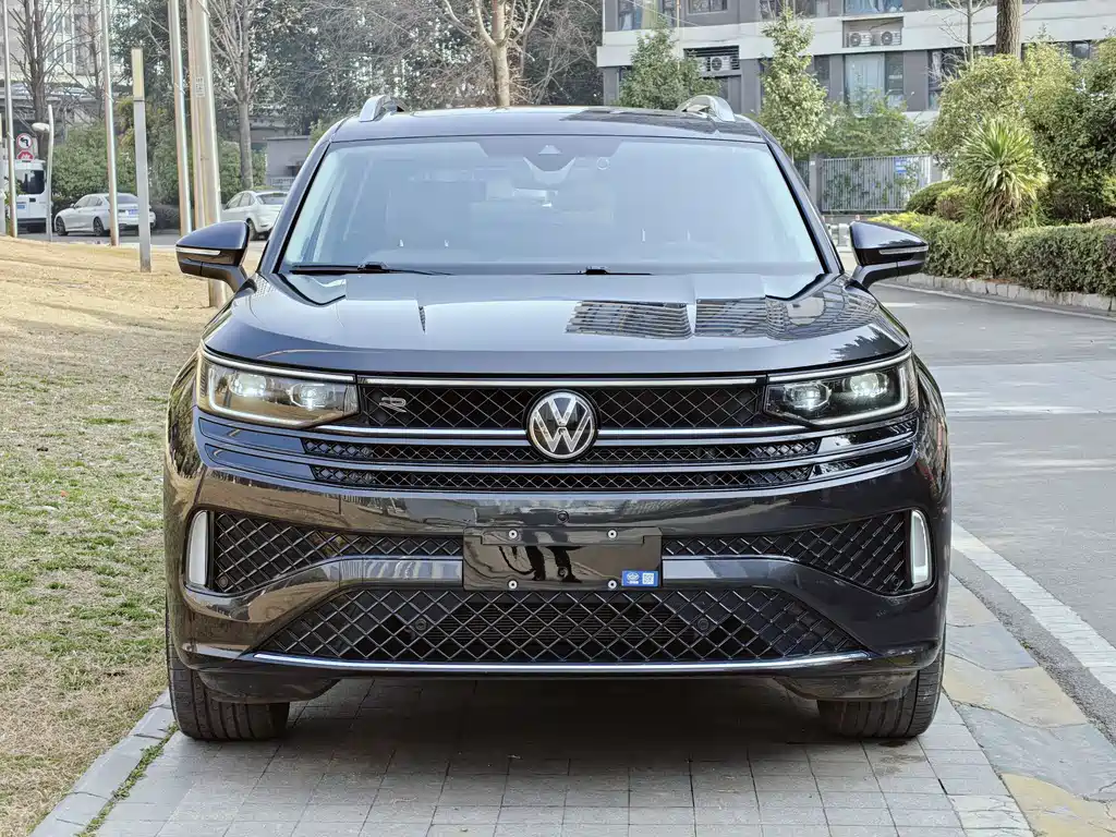 Volkswagen Lantu 2023 380TSI AWD R-Line Edition 2024 - thumbnail 2