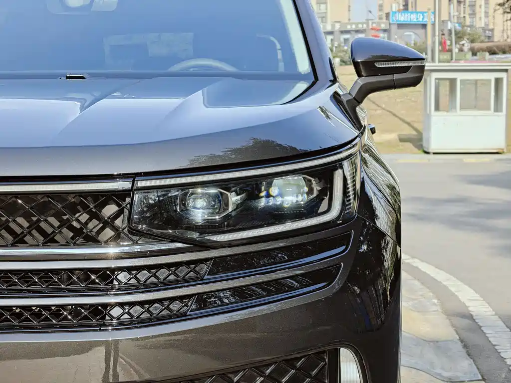 Volkswagen Lantu 2023 380TSI AWD R-Line Edition 2024 - thumbnail 3