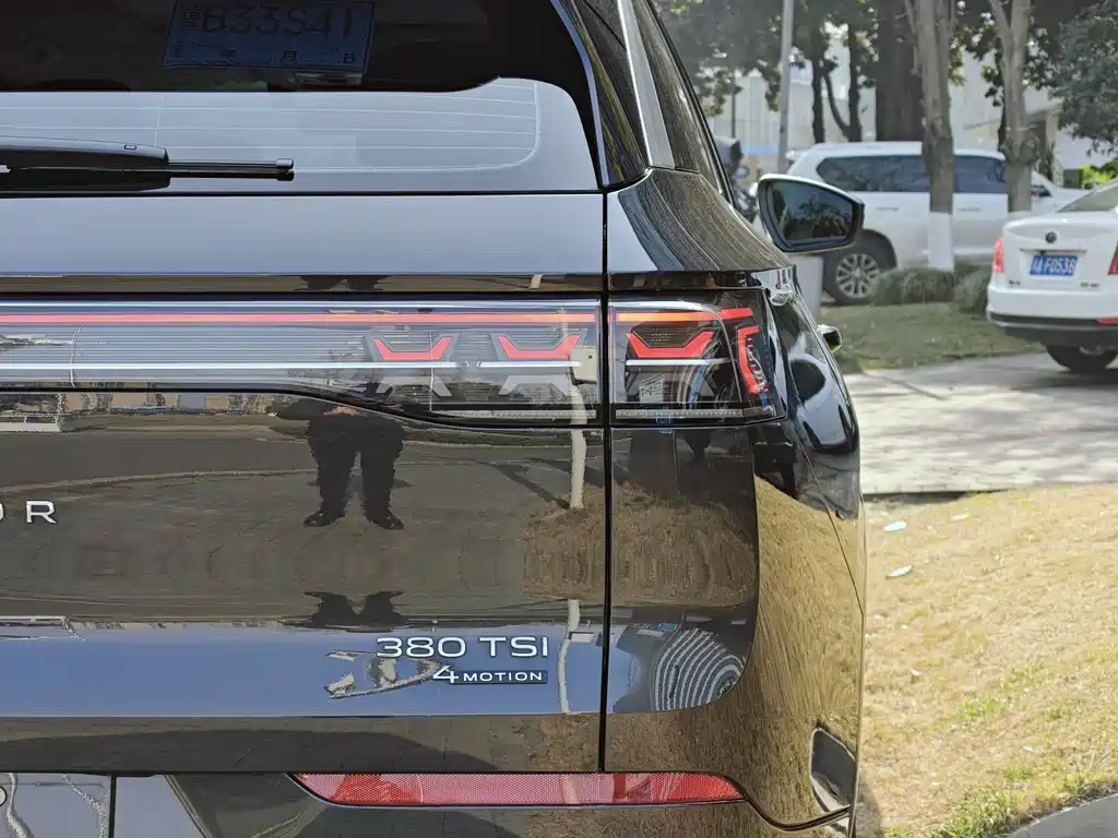 Volkswagen Lantu 2023 380TSI AWD R-Line Edition 2024 - thumbnail 6