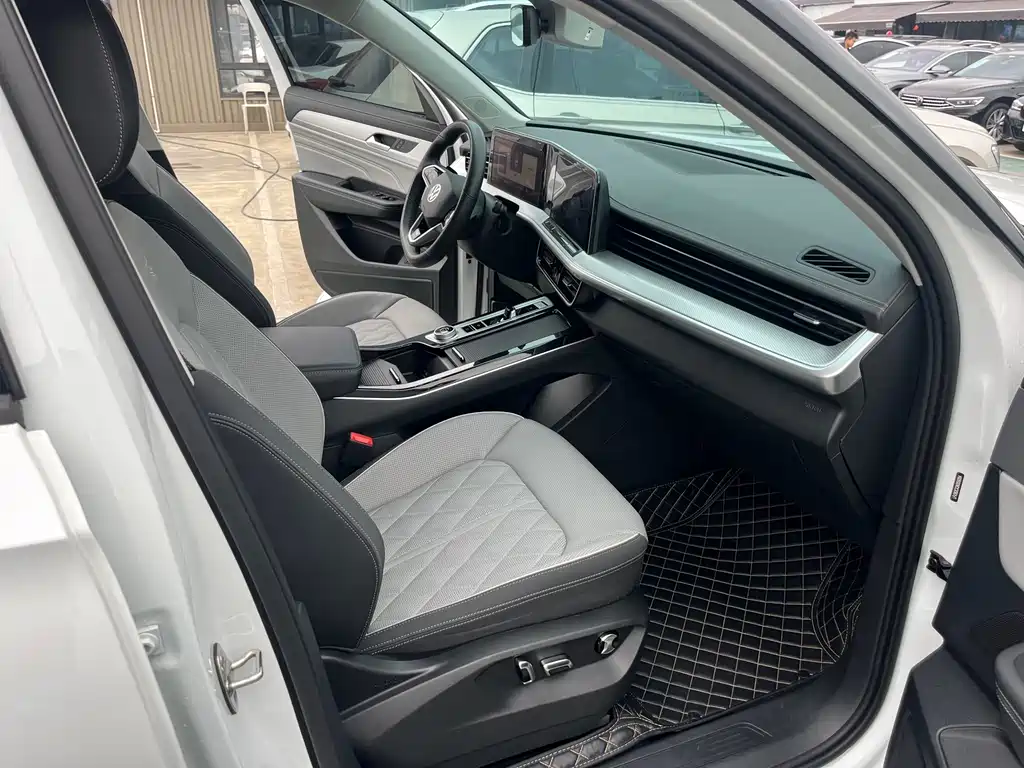 Volkswagen Lantu 2023 380TSI AWD R-Line First Edition 2023 - thumbnail 7