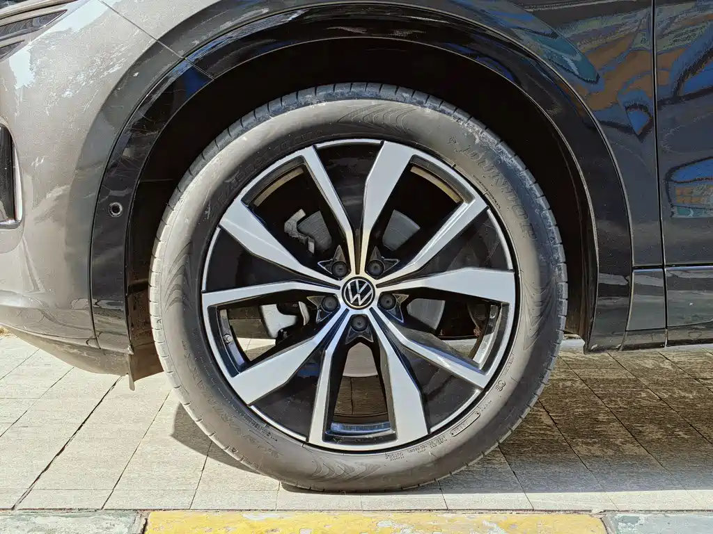 Volkswagen Lantu 2023 380TSI AWD R-Line Edition 2024 - thumbnail 10