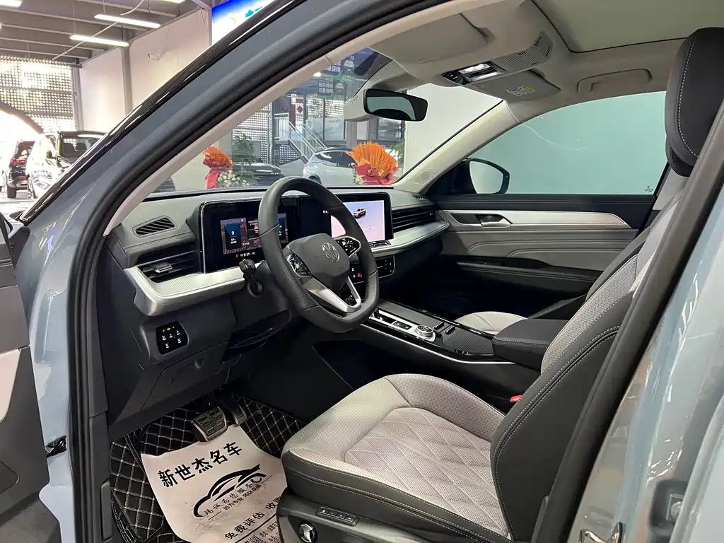 Volkswagen Lantu 2023 380TSI AWD R-Line Touring Edition 2023 - thumbnail 4