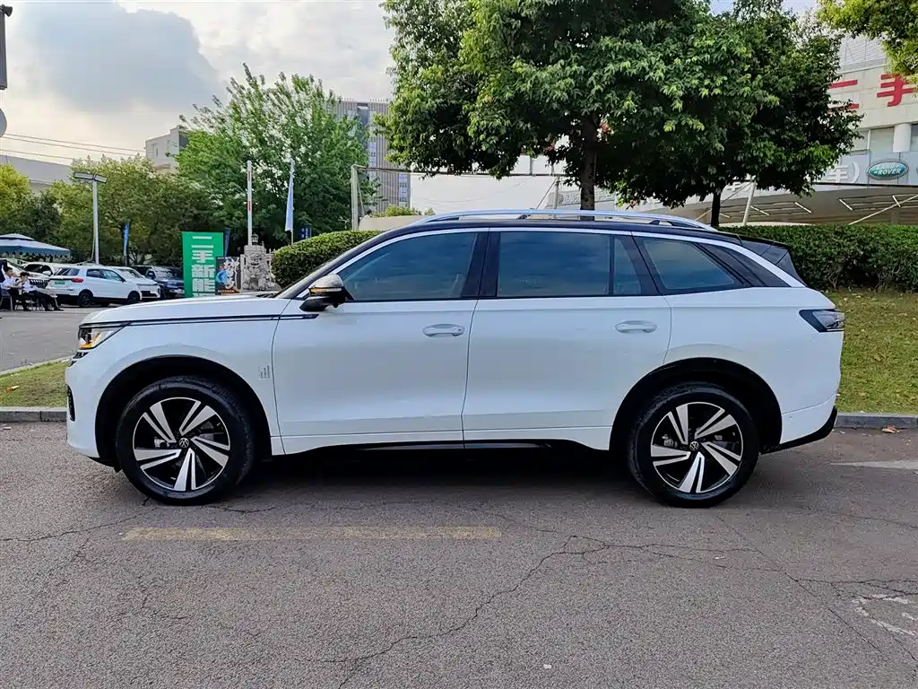 Volkswagen Lantu 2023 380TSI AWD R-Line Touring Edition 2023 - thumbnail 3