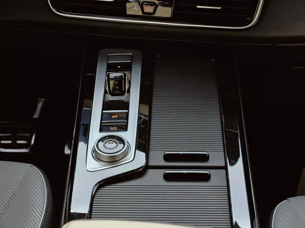 Volkswagen Lantu 2023 380TSI AWD R-Line Edition 2024 - thumbnail 12