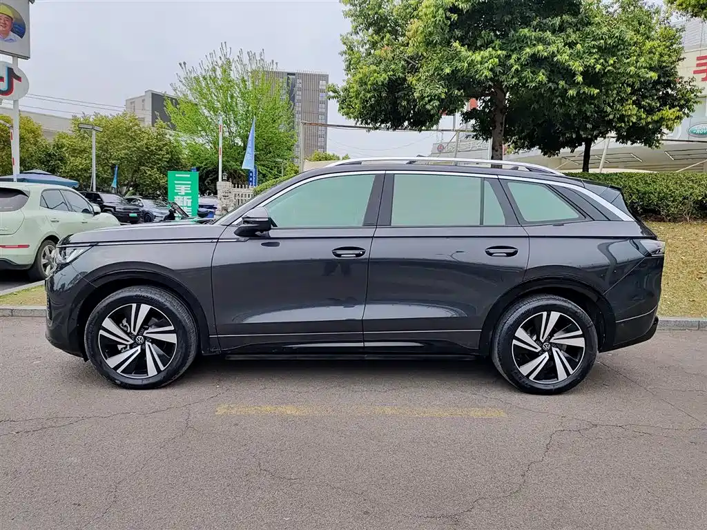 Volkswagen Lantu 2023 380TSI AWD R-Line Touring Edition 2023 - thumbnail 3