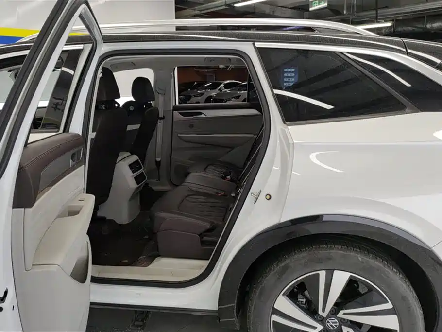 Volkswagen Lantu 2023 380TSI AWD R-Line Touring Edition 2023 - thumbnail 11