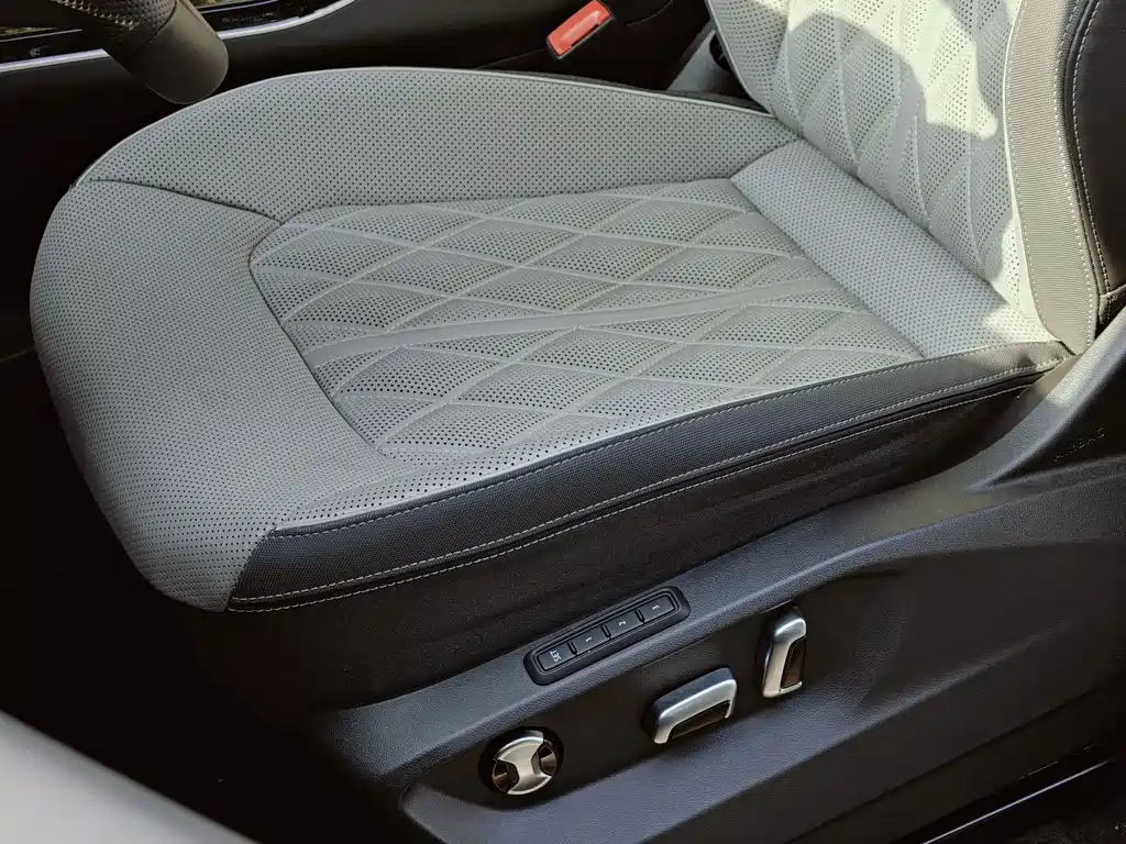 Volkswagen Lantu 2023 380TSI AWD R-Line Edition 2024 - thumbnail 17