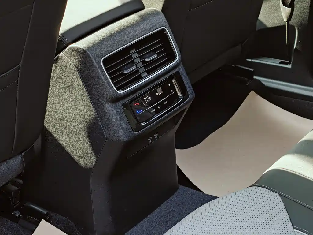 Volkswagen Lantu 2023 380TSI AWD R-Line Edition 2024 - thumbnail 18