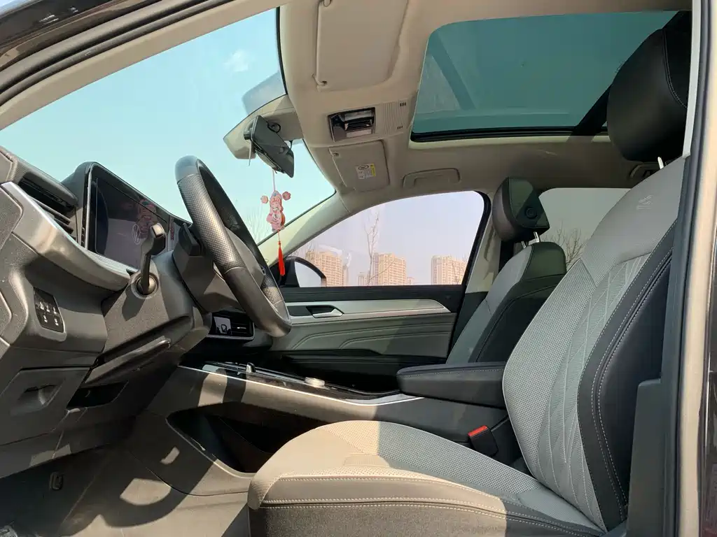 Volkswagen Lantu 2023 380TSI AWD R-Line First Edition 2022 - thumbnail 3