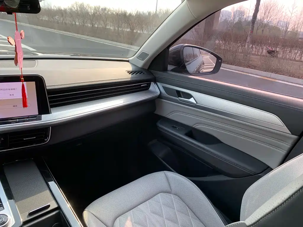 Volkswagen Lantu 2023 380TSI AWD R-Line First Edition 2022 - thumbnail 6