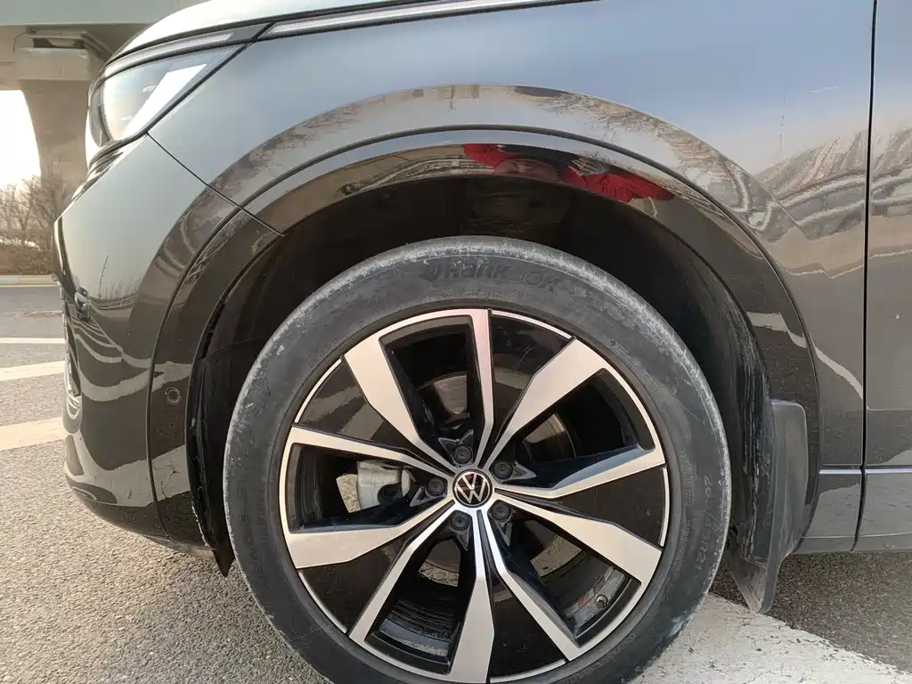 Volkswagen Lantu 2023 380TSI AWD R-Line First Edition 2022 - thumbnail 9