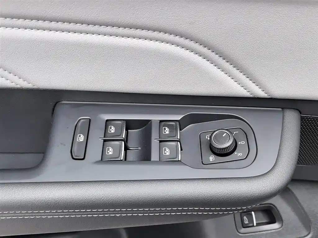 Volkswagen Lantu 2023 380TSI AWD R-Line Touring Edition 2023 - thumbnail 9