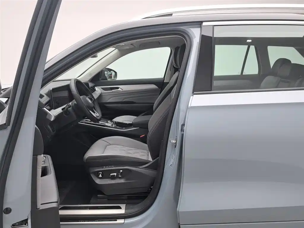Volkswagen Lantu 2023 380TSI AWD R-Line Touring Edition 2023 - thumbnail 10