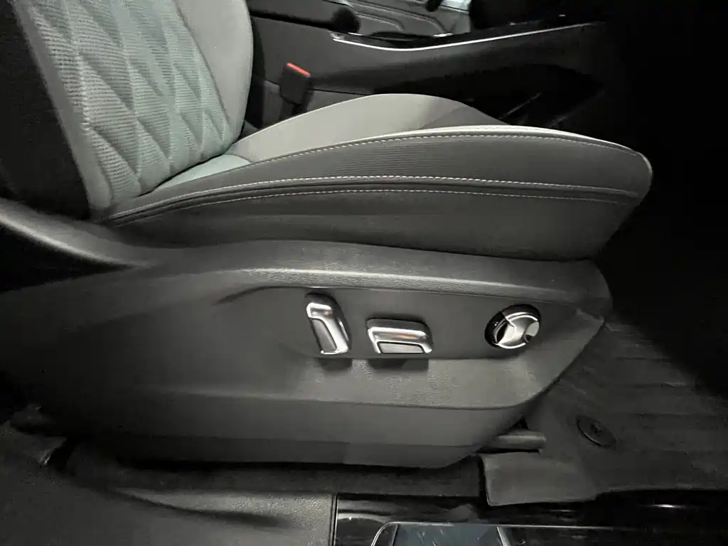 Volkswagen Lantu 2023 380TSI AWD R-Line Touring Edition 2024 - thumbnail 4