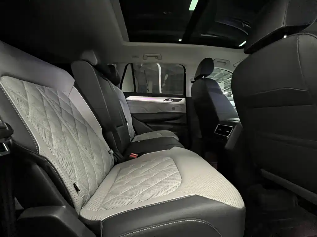 Volkswagen Lantu 2023 380TSI AWD R-Line Touring Edition 2024 - thumbnail 14