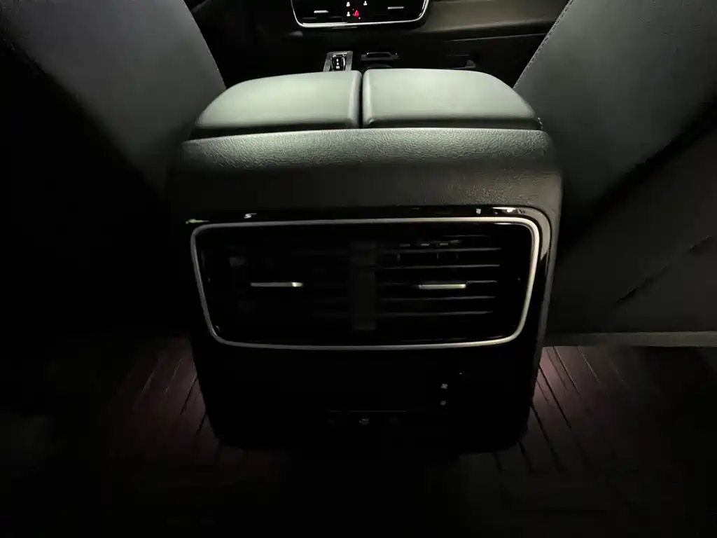 Volkswagen Lantu 2023 380TSI AWD R-Line Touring Edition 2024 - thumbnail 16