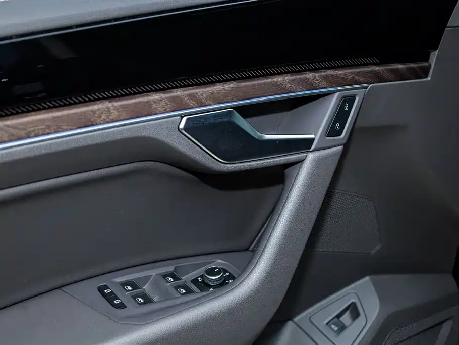 Volkswagen Touareg 2025 2.0TSI Shadow Edition 2025 - thumbnail 4