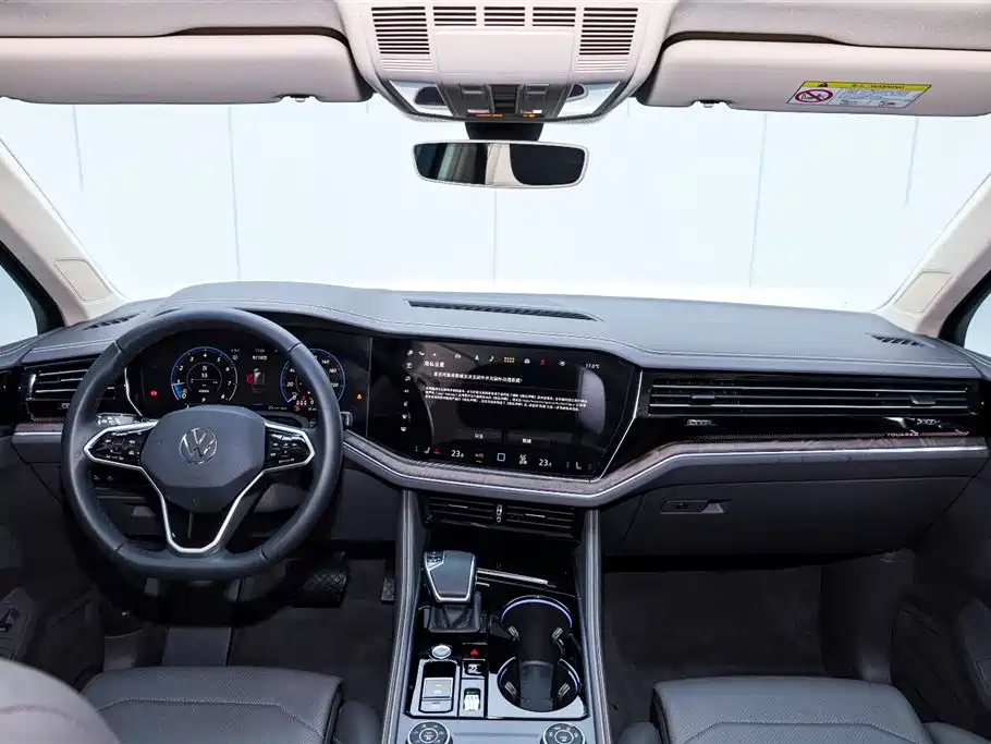 Volkswagen Touareg 2025 2.0TSI Shadow Edition 2025 - thumbnail 6