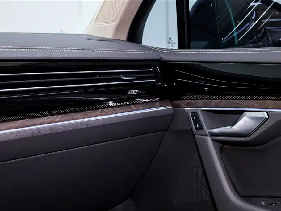 Volkswagen Touareg 2025 2.0TSI Shadow Edition 2025 - thumbnail 9