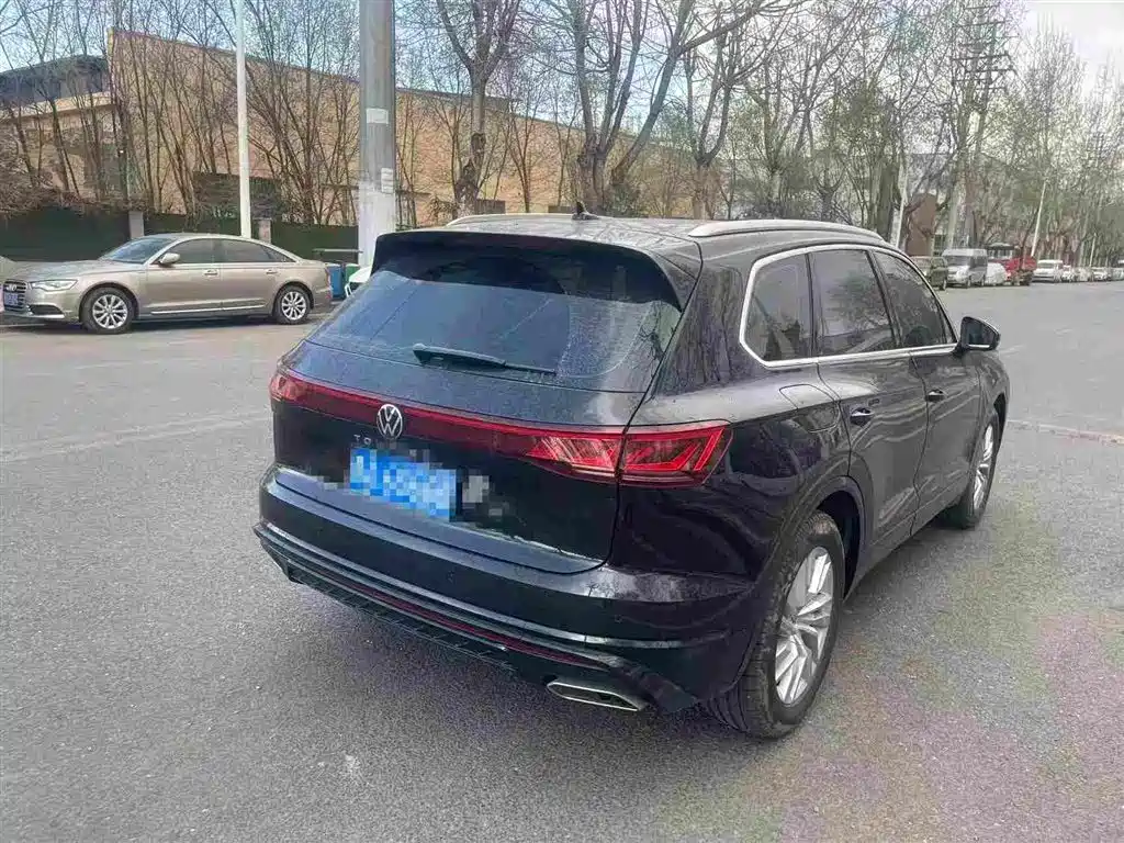 Volkswagen Touareg 2025 2.0TSI Shadow Edition 2025 - thumbnail 3