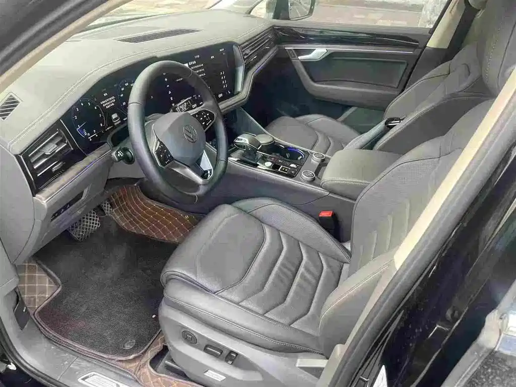 Volkswagen Touareg 2025 2.0TSI Shadow Edition 2025 - thumbnail 5