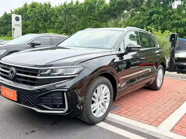 Volkswagen Touareg 2025 2.0TSI Shadow Edition 2025 - thumbnail 2