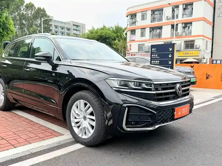 Volkswagen Touareg 2025 2.0TSI Shadow Edition 2025 - thumbnail 3