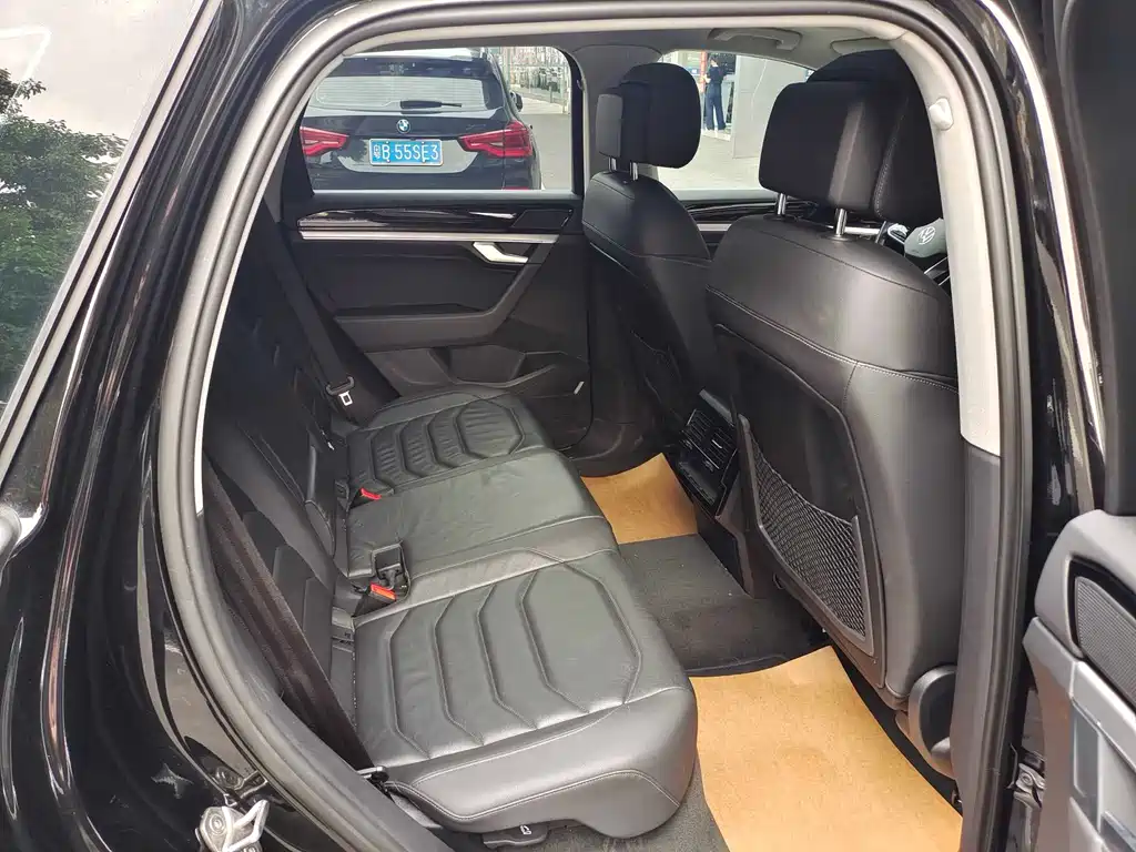 Volkswagen Touareg 2023 3.0TSI R-Line Sport Package 2023 - thumbnail 4