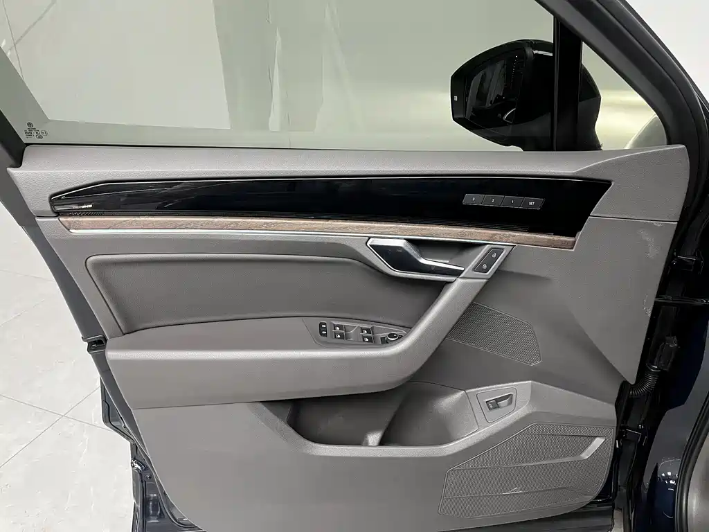 Volkswagen Touareg 2023 3.0TSI R-Line Black Sport Package 2023 - thumbnail 7