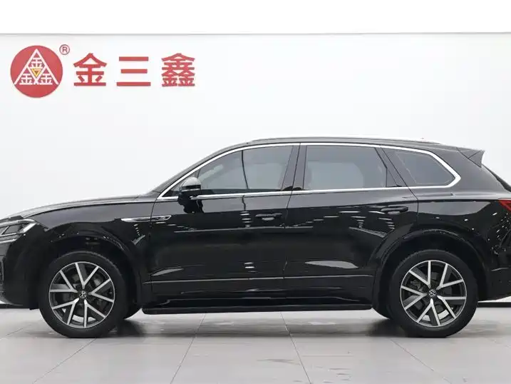 Volkswagen Touareg 2023 3.0TSI R-Line Sport Package 2024 - thumbnail 3