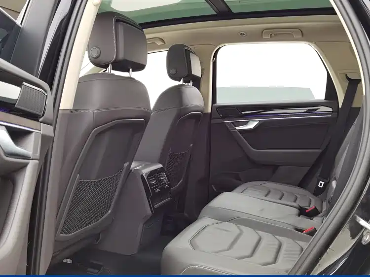 Volkswagen Touareg 2023 3.0TSI R-Line Sport Package 2024 - thumbnail 5