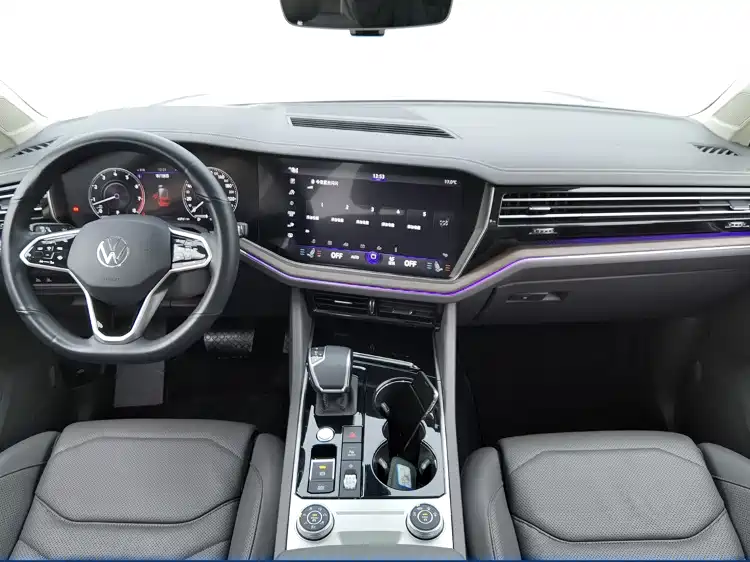 Volkswagen Touareg 2023 3.0TSI R-Line Sport Package 2024 - thumbnail 6