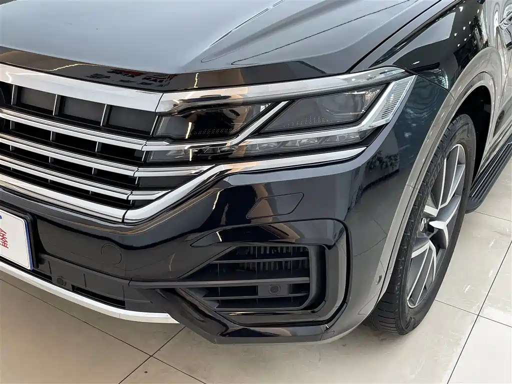Volkswagen Touareg 2023 3.0TSI R-Line Sport Package 2024 - thumbnail 6