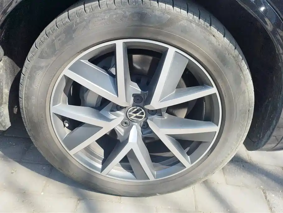 Volkswagen Touareg 2023 3.0TSI Rui Xiang Edition Classic Sport Package 2024 - thumbnail 6