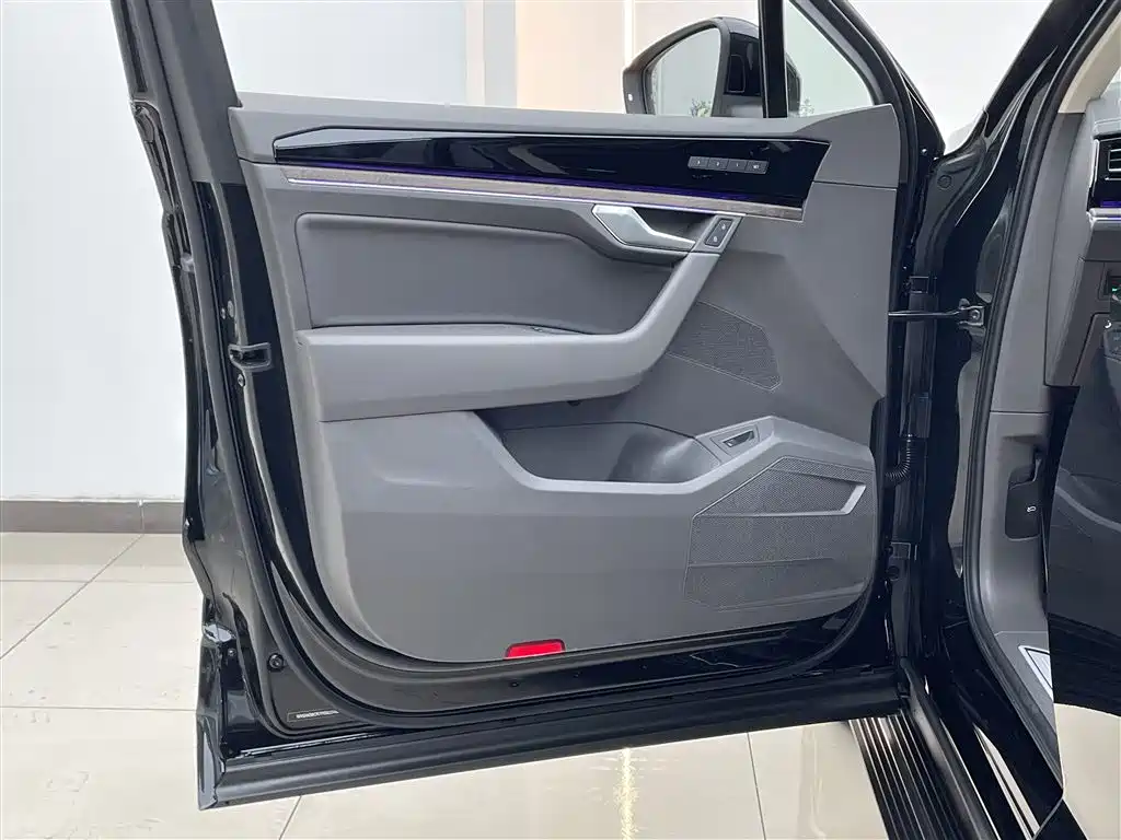 Volkswagen Touareg 2023 3.0TSI R-Line Sport Package 2024 - thumbnail 9